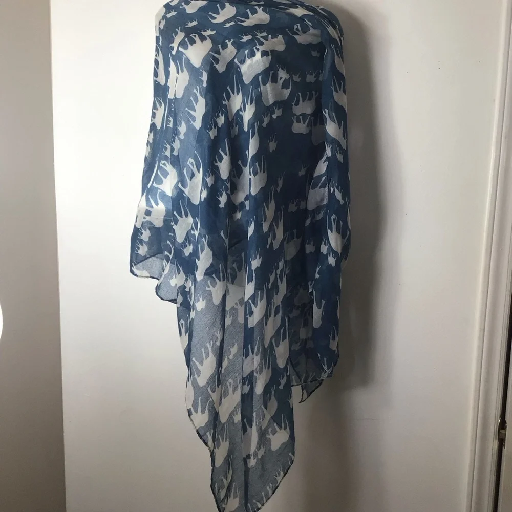 Scarf elephant blue Chic Blue and White Elephant Pattern Throw